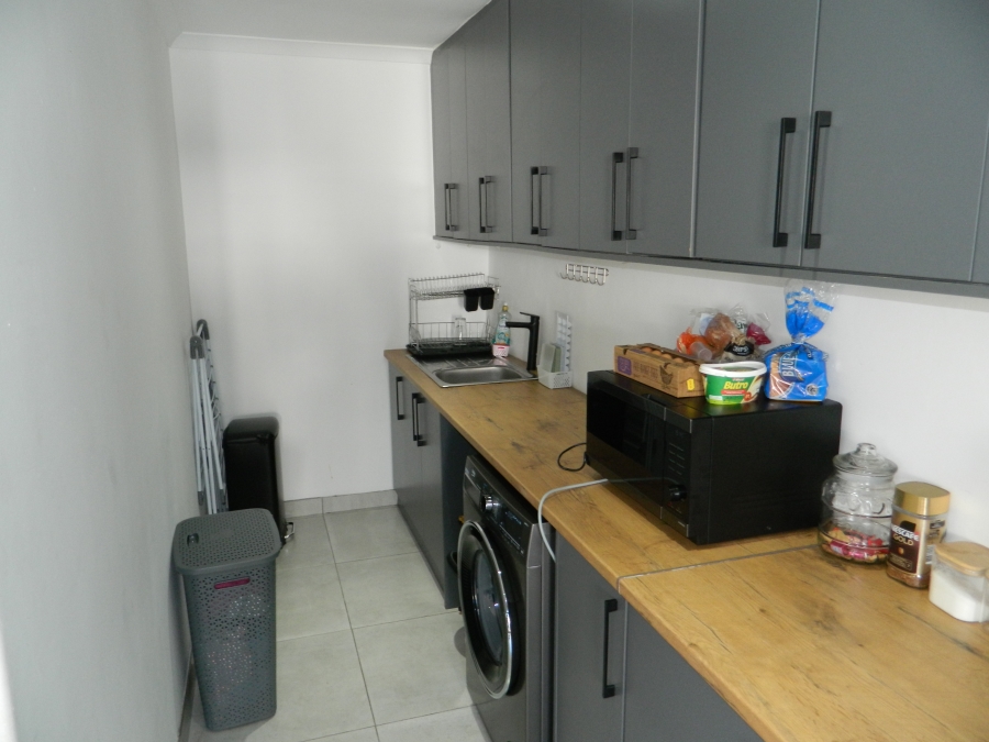 1 Bedroom Property for Sale in Lemoenkloof Western Cape